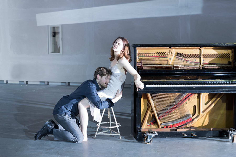 Kyle Soller, Ruth Wilson in Hedda Gabler. (Photo:Jan Versweyveld)