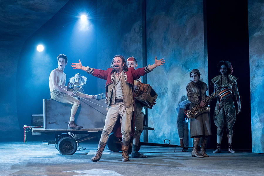 David Haig (The Player) and The Players in Rosencrantz & Guildenstern Are Dead at The Old Vic (Photo: Manuel Harlan)