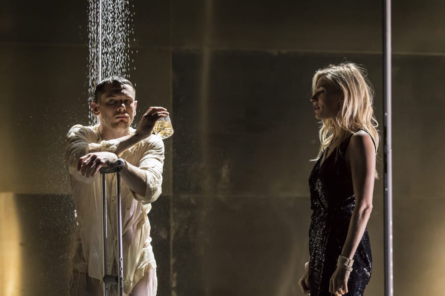 Jack O'Connell (Brick) and Sienna Miller (Maggie) in Cat On A Hot Tin Roof at the Apollo Theatre (Photo: Johan Persson)